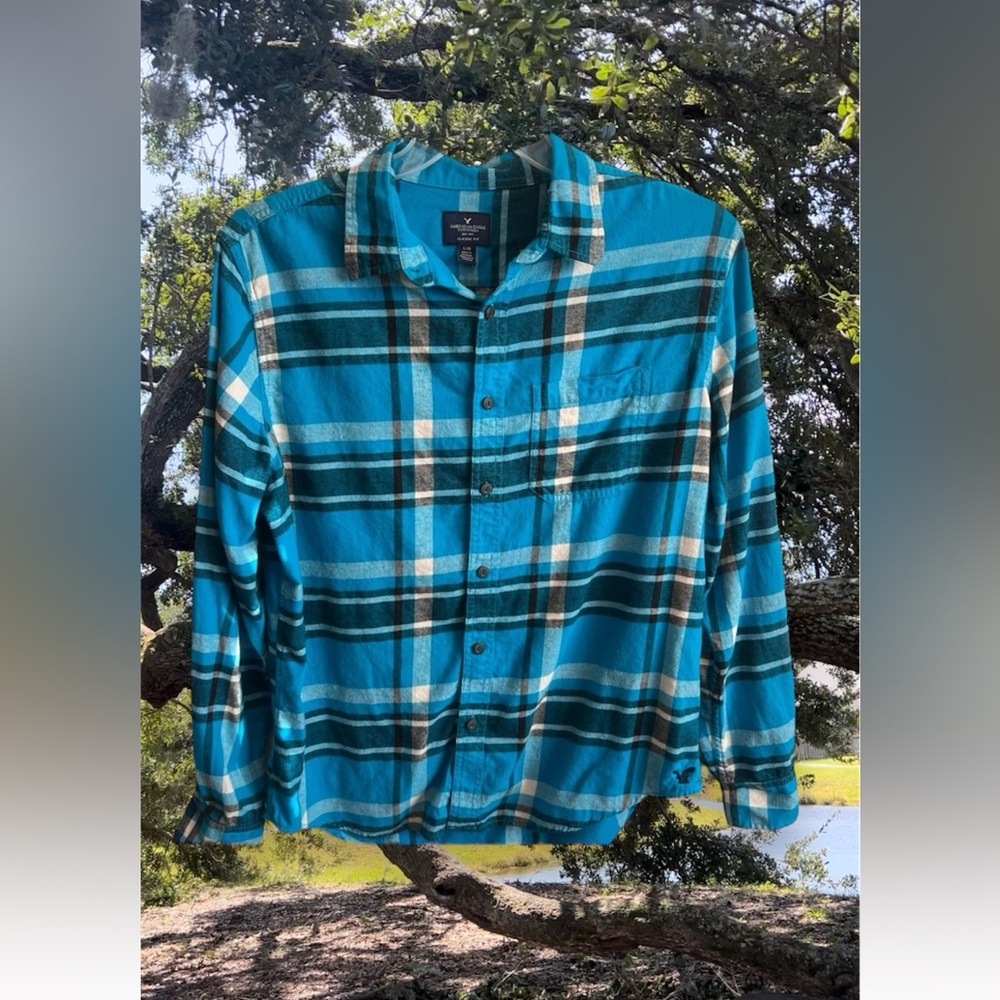 American Eagle Women’s teal plaid flannel button down shirt size Large